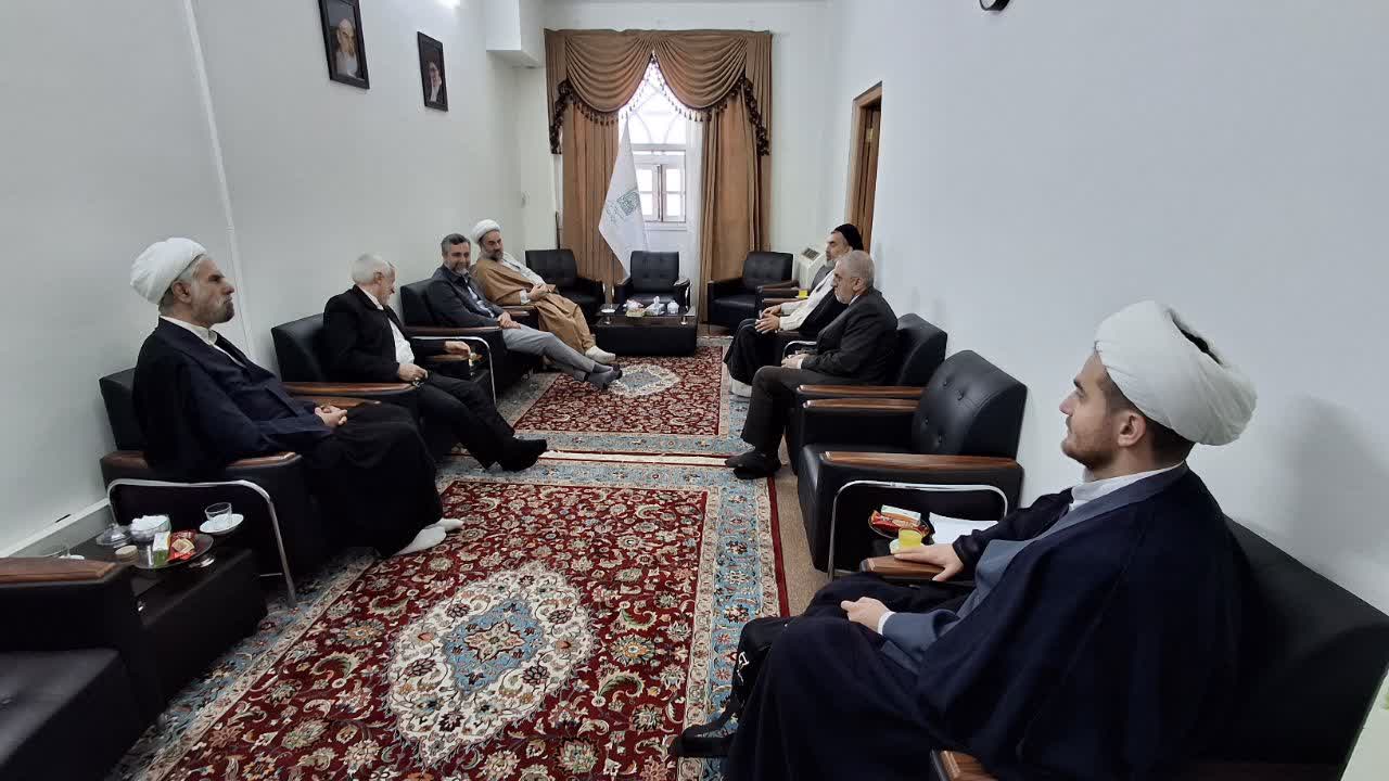 با حضور نماینده ولی‌فقیه در سیستان و بلوچستان:
نشست‌ هم اندیشی کلاس فقه‌التعامل در مدرسه عالی فقاهت مشهد مقدس برگزار شد
