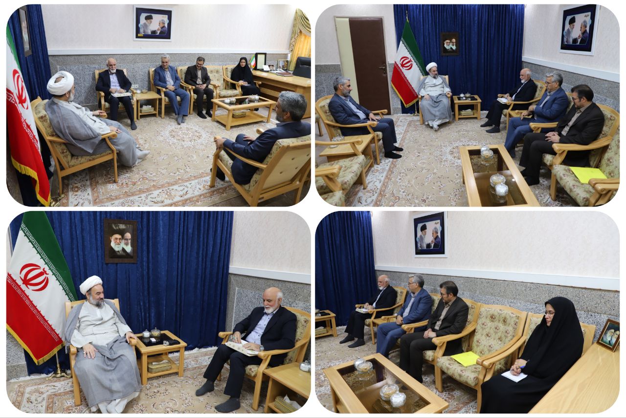 در دیدار مدیرکل تعزیرات حکومتی استان با نماینده ولی‌فقیه در سیستان و بلوچستان مطرح شد:️مدارا با مردم لازم است اما نباید اصل کار تعزیرات را بی‌خاصیت کند/
️حساسیت کار تعزیرات در شرایط فعلی کشور دوچندان است/
️کمک به کاهش مشکلات مردم خدمتی ارزشمند و عبادت است