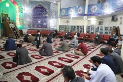 گزارش تصویری حضور آیت الله محامی نماینده ولی فقیه در سیستان و بلوچستان در مراسم چهلم مرحوم حبیب سراوانی پدر شهید محمد رضا سراوانی در مسجد حضرت امیرالمومنین(ع) شهر زاهدان 8