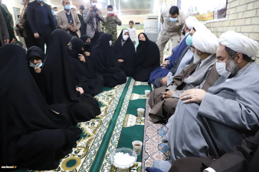 گزارش تصویری حضور آیت‌الله محامی نماینده ولی فقیه در سیستان‌و‌بلوچستان در شهرستان نیمروز، و برنامه‌هایی از جمله استقبال مردم نیمروز، اقامه نماز مغرب و عشا در مصلای امام خامنه‌ای شهرستان، حضور در فرمانداری و نشست با مسئولان شهرستان، سخنرانی در جمع مردم و ح