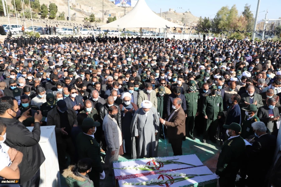 گزارش تصویری حضور نماینده ولی‌فقیه در سیستان و بلوچستان در مراسم تشییع و اقامه نماز بر پیکر مطهر شهدای امنیت در زاهدان 5