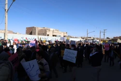 گزارش تصویری اقامه نماز جمعه ۲۳ دیماه۱۴۰۱ زاهدان و راهپیمایی نمازگزاران در محکومیت اهانت نشریه فرانسوی به مقام معظم رهبری 15