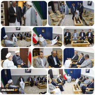 نماینده ولی‌فقیه در سیستان و بلوچستان در دیدار عیدانه با استاندار تأکید کرد: بخشی از ظرفیت‌های استان به‌دلیل موانع خودساخته و خودتحریمی‌ها مغفول مانده است/ دست‌هایی در کار است تا استان را عقب نگه دارند و خود بهره‌مند شوند/ باید قالب‌ها و ساختارهای محدودکننده را شکست و با ریسک‌پذیری از ظرفیت‌ها استفاده کرد/ لزوم پیگیری اصلاح قوانین نامتناسب با شرایط استان/