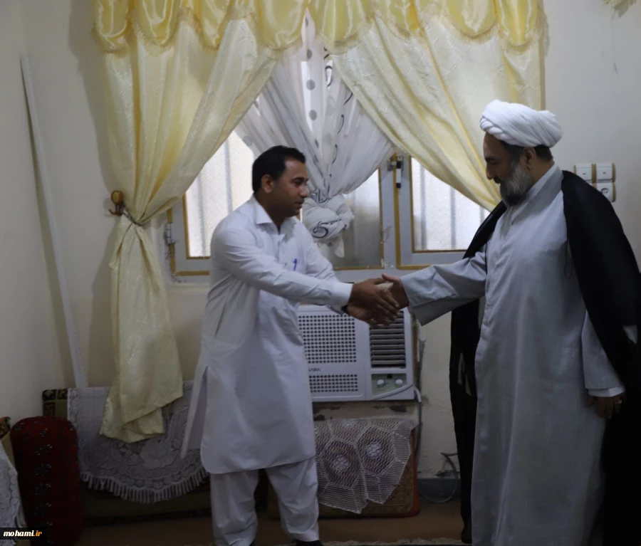 گزارش تصویری حضور آیت‌الله محامی در منزل خانواده اولین شهید «جنگ رمضان» در کنارک 2