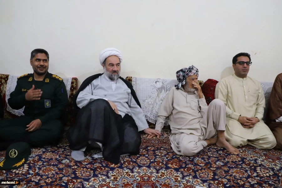 گزارش تصویری حضور آیت‌الله محامی در منزل خانواده اولین شهید «جنگ رمضان» در کنارک 3