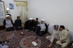 گزارش تصویری حضور آیت‌الله محامی در منزل خانواده اولین شهید «جنگ رمضان» در کنارک 4