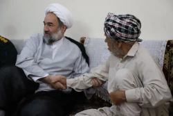 گزارش تصویری حضور آیت‌الله محامی در منزل خانواده اولین شهید «جنگ رمضان» در کنارک 7