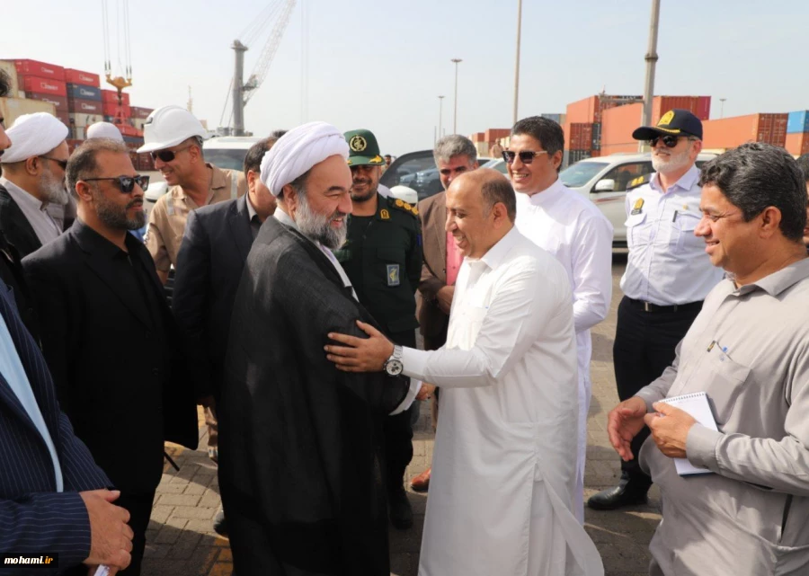 گزارش تصویری بازدید آیت‌الله محامی نماینده ولی‌فقیه در سیستان و بلوچستان از اسکله شهید بهشتی چابهار
 3