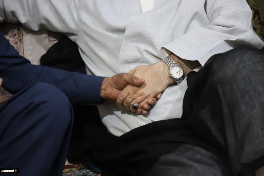 گزارش تصویری
دیدار آیت‌الله محامی با خانواده شهید مصطفی قادری در شهر علی‌اکبر  3
