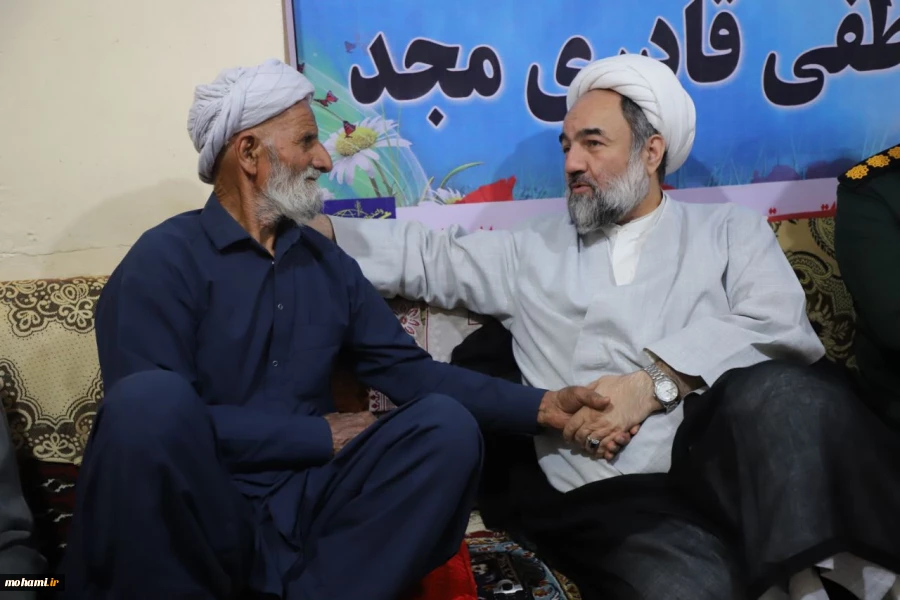 گزارش تصویری
دیدار آیت‌الله محامی با خانواده شهید مصطفی قادری در شهر علی‌اکبر  5