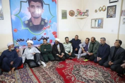 گزارش تصویری
دیدار آیت‌الله محامی با خانواده شهید مصطفی قادری در شهر علی‌اکبر  8