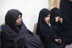 گزارش تصویری
دیدار آیت‌الله محامی با خانواده شهید مصطفی قادری در شهر علی‌اکبر  9