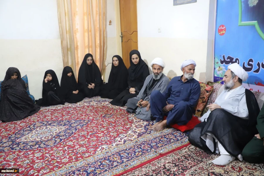 گزارش تصویری
دیدار آیت‌الله محامی با خانواده شهید مصطفی قادری در شهر علی‌اکبر  10