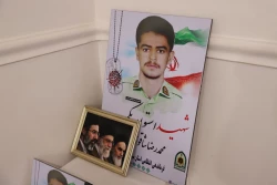 گزارش تصویری 
حضور آیت‌الله محامی در منزل شهید محمدرضا شاقوزائی در روستای اصغرِ شهرستان زابل 3