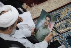 گزارش تصویری 
حضور آیت‌الله محامی در منزل شهید محمدرضا شاقوزائی در روستای اصغرِ شهرستان زابل 2